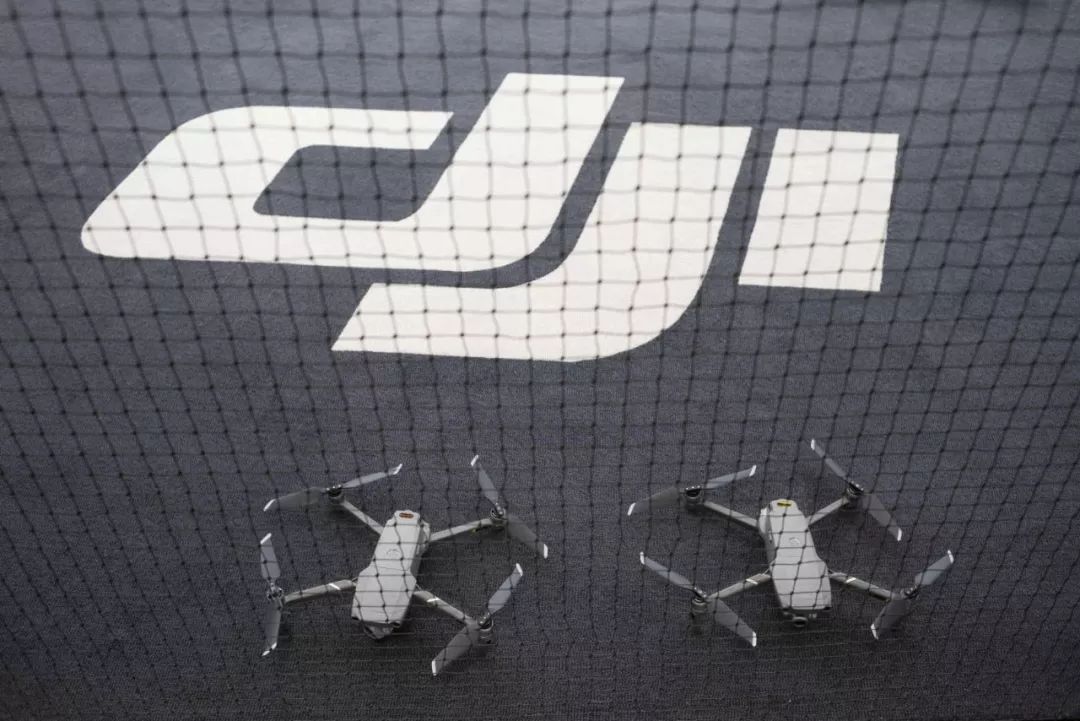 大疆零晨发反腐公开信；销售公司业绩加快爆雷；苹果被扒出重要隐私漏洞；微信回应禁止百度红包